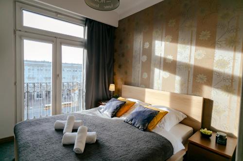 Plac Konstytucji 6 Orange - Apartament dla 4 osób - Bezpłatny parking - Free parking - piękny widok na panoramę Warszawy, Warsaw