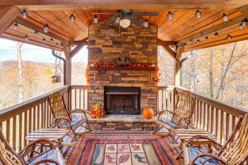 Mtn-View Cabin Hot Tub and Game Room in Blue Ridge in Blue Ridge, USA