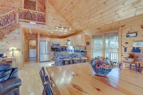 Mtn-View Cabin Hot Tub and Game Room in Blue Ridge in Blue Ridge, USA