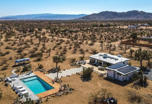 Beautiful Desert House - Heated Pool & Hot Tub in Joshua Tree, USA