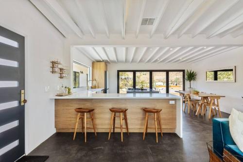 Beautiful Desert House - Heated Pool & Hot Tub in Joshua Tree, USA