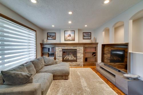 Kaysville Group Getaway 26 Mi to Snowbasin Resort! in Farmington (UT)