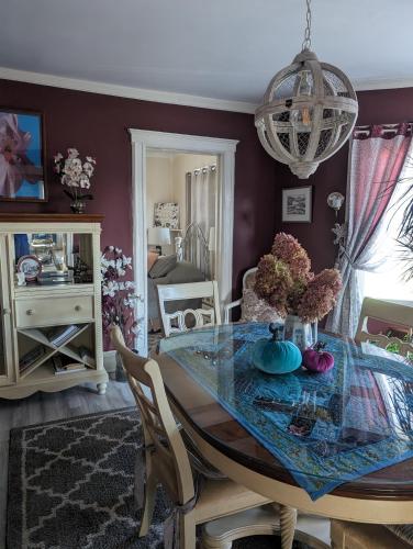 Sunny & Spacious Montclair NJ Apartment in มอนต์แคลร์