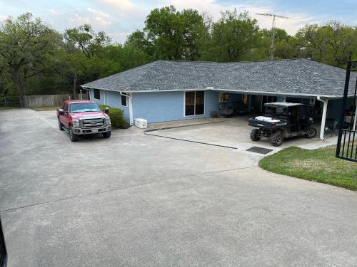 The Blue House. Large Group Getaway on Lake Whitney photo 2