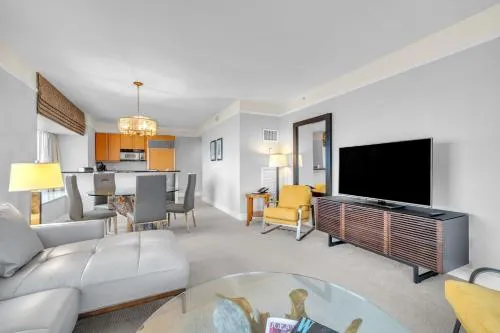 2 Bedroom OR King Studio Suites Four Seasons Hotel Miami Free Wi-Fi & Free Parking photo 2