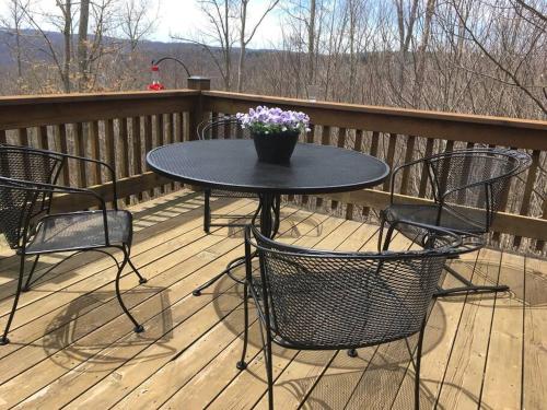 Kendall Retreat @ Deep Creek Lake in Friendsville, USA