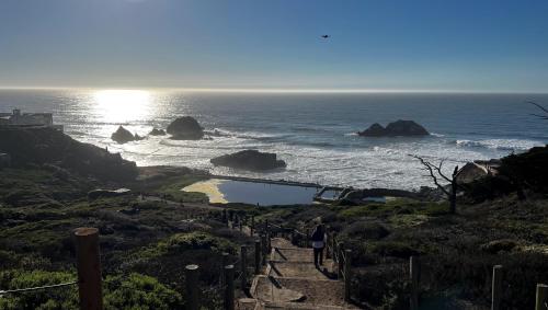 View, Stunning SanFran Casa close to Center and steps from Ocean near San Francisco Zoo