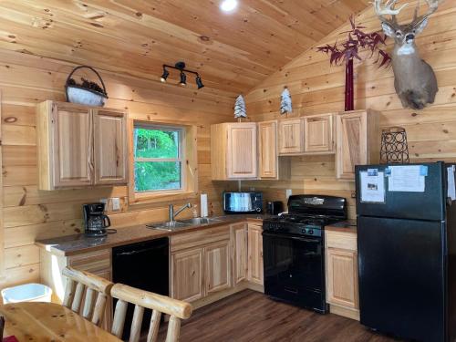 virtuve, Camp Adirondack in Big Moose (NY)