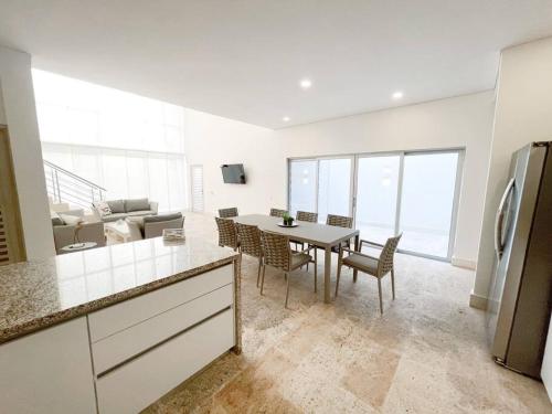 Exclusiva casa en Baru con piscina y playa privada in Santa Ana