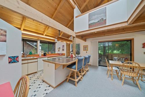 Sea Dream MCA#398 in Manzanita (OR)