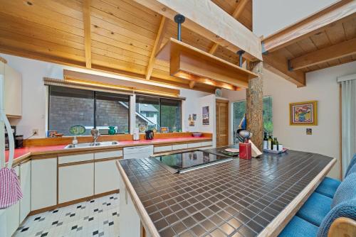 Sea Dream MCA#398 in Manzanita (OR)
