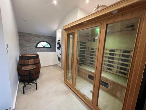 Maison avec piscine, sauna, spa in Girolles