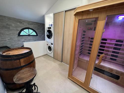 Maison avec piscine, sauna, spa in Girolles