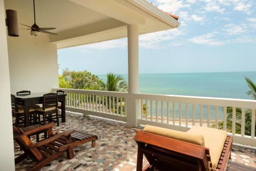 3 Story Oceanfront Luxury Villa 5 Bedroom w Pool