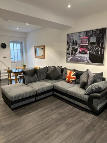 Stunning Flat with Parking Free near Sutton Station, Cheam