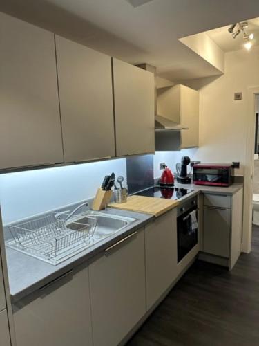 Stunning Flat with Parking Free near Sutton Station, Cheam (foto 7)