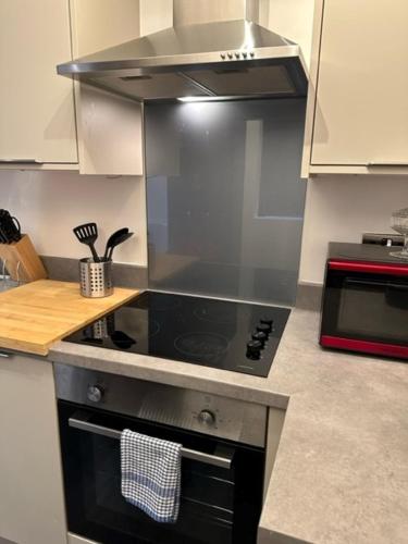 Stunning Flat with Parking Free near Sutton Station, Cheam (foto 8)