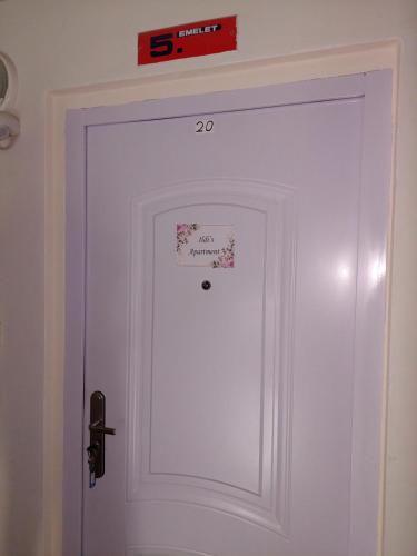 ทางเข้า, Ildi's Apartment in เคอร์ตวารอส