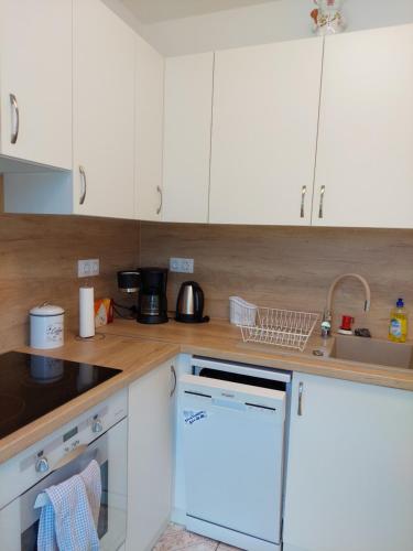 ห้องครัว, Ildi's Apartment in เคอร์ตวารอส