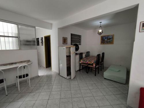 Seu Apto na Praia da Costa 7 Completo Simples e Barato 2Q Ar Cond Geladeira Fogao TV no Centro Bom p in Centro de Vila Velha