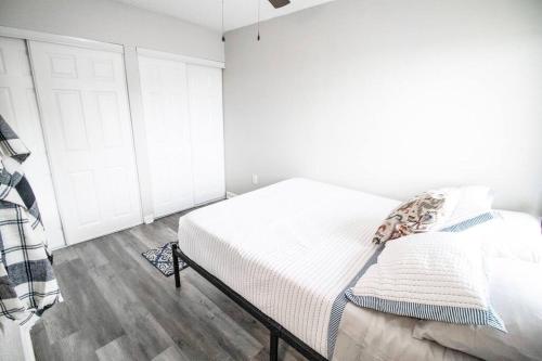 La Riviere 2 bedroom, close to airport and beach 1402 in Gulfport, USA