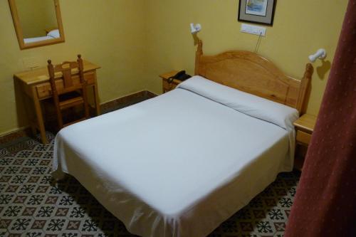 Double or Twin Room image 7