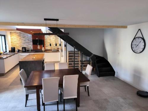 Atypique Grange rénovée en ville gîte à louer Podensac