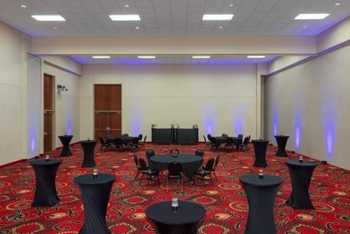 Holiday Inn Des Moines-Airport Conference Center