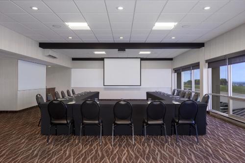 Holiday Inn Des Moines-Airport Conference Center