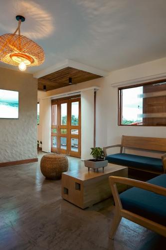 1 king bed, 3 twin beds, 1 sofa bed