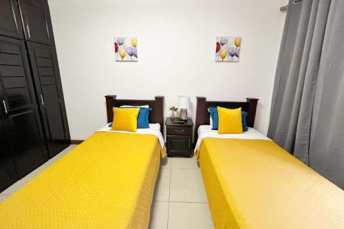 Twin Room with Shared Bathroom image 3