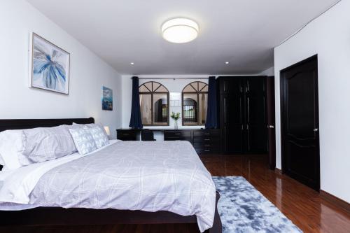 King Room with Balcony image 8