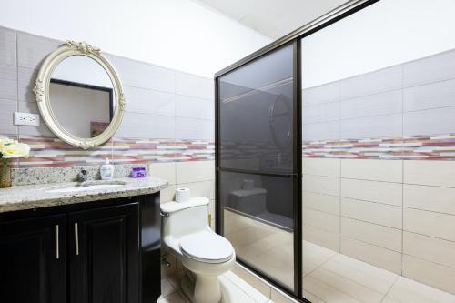 Double Room with Shared Bathroom image 8