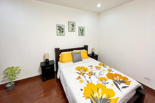 Double Room with Shared Bathroom image 5