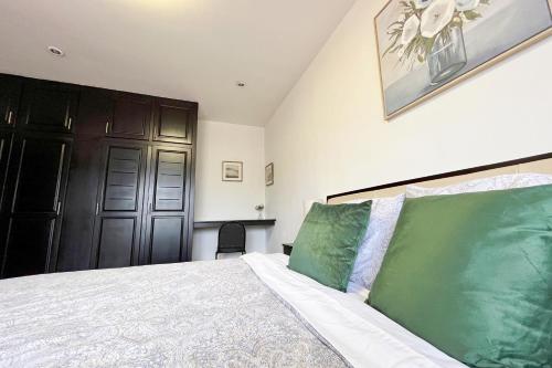 King Room with Balcony image 3