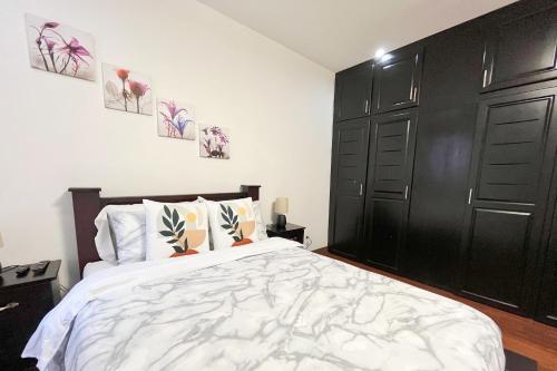Double Room with Shared Bathroom image 1