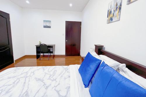 Double Room with Private Bathroom image 2
