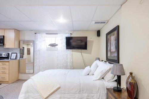 KD Bachelor Suite - Lower Level - Accommodation - Barrie