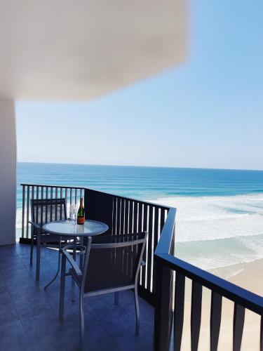 Golden Sands on the Beach - Absolute Beachfront Apartments