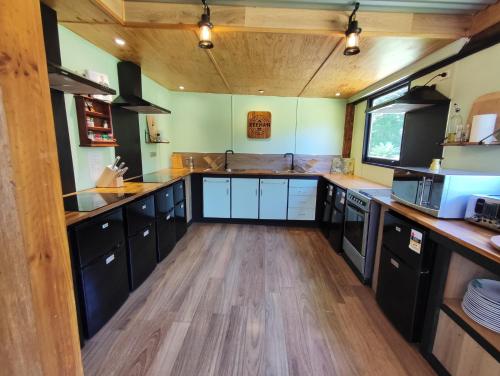 virtuve, Glamping at Zeehan Bush Camp in Zeehana