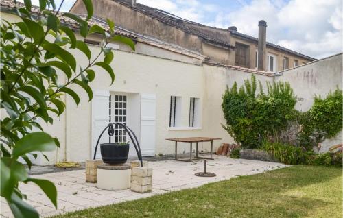 Stunning Home In Saussignac With Wi-fi
