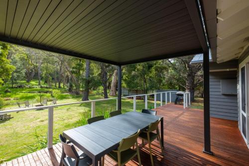 Exterior view of Serenity HG2 3Br 1&half Ba with Absolute National Park Frontage