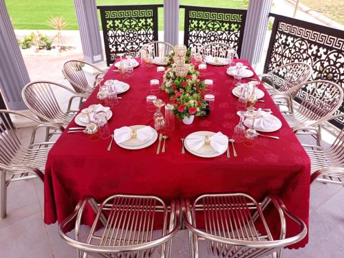 Restorāns, Bella Ella Hotel & Event Center in Kasoa