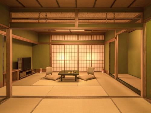 Superior Japanese-Style Large Room (5 Adults)