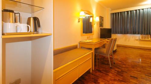 room detail thumbnail 2