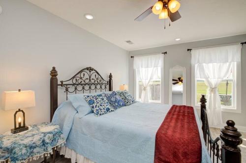 Farm Stay with Highland Cattle & Hot Tub in Eastview, USA