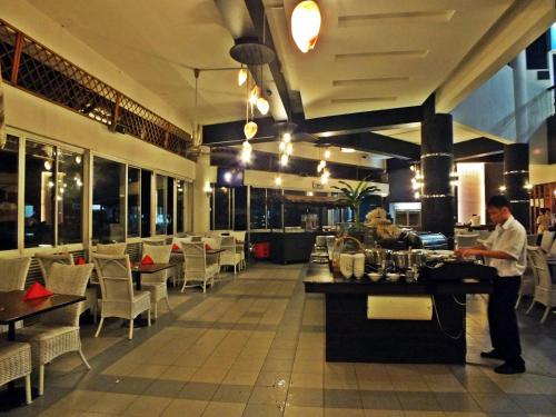 Restaurant, Glory Beach Resort in Taman Tanjung