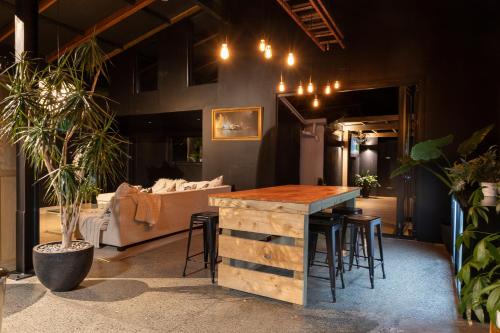 The Black Barn in 庫姆