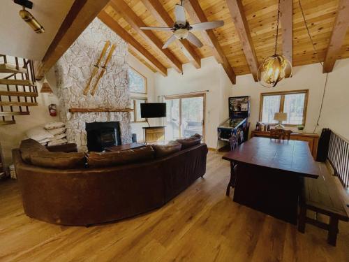 431 - Rustic Mountain Condo Golf Course View