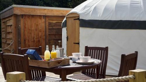 อาหารและเครื่องดื่ม, Bracken Yurt at Walnut Farm Glamping in บีมินสเตอร์